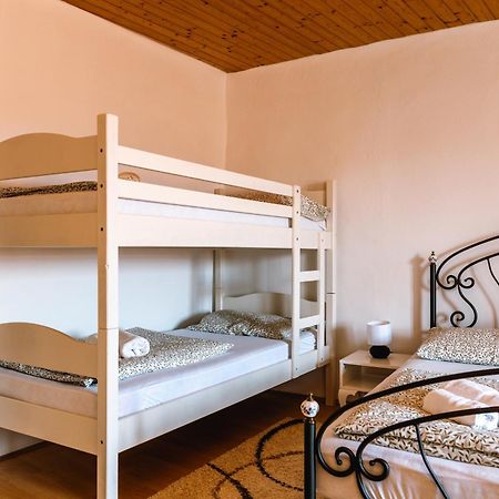 Apartment Valetovi Štanjel Kültér fotó